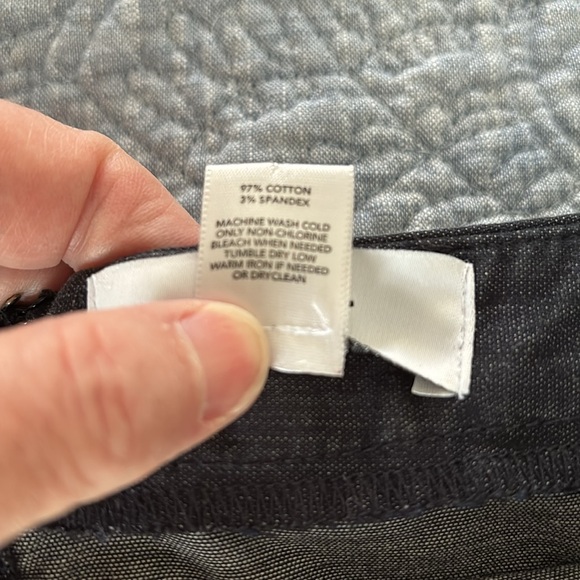 LOFT Lightweight Denim Skirt. Size 6 - Picture 12 of 12